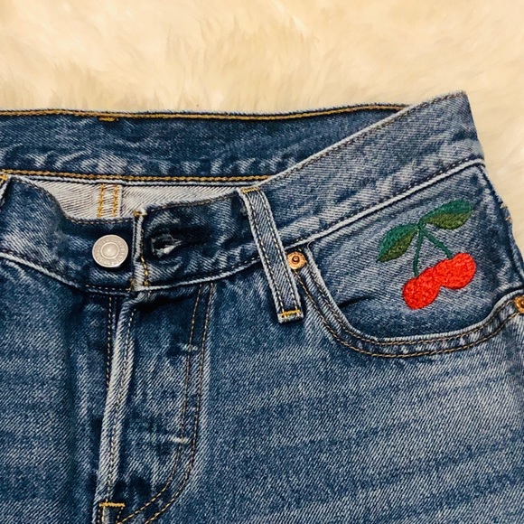 Vintage 501 cherry Levi’s - Picture 1 of 4